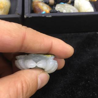 和田玉籽料黑皮螃蟹